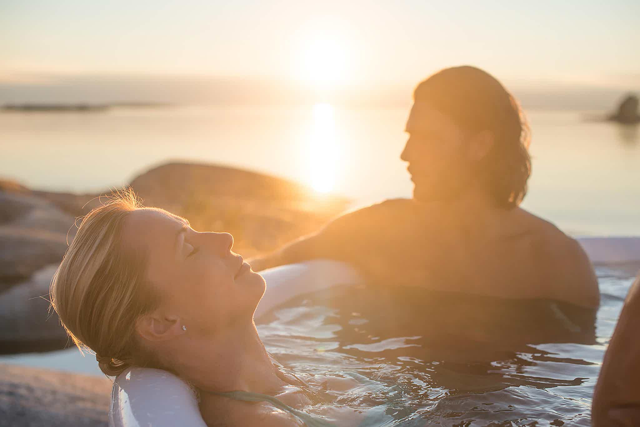 A couple enjoying a Skargards Regal hot tub at sunset in quiet.