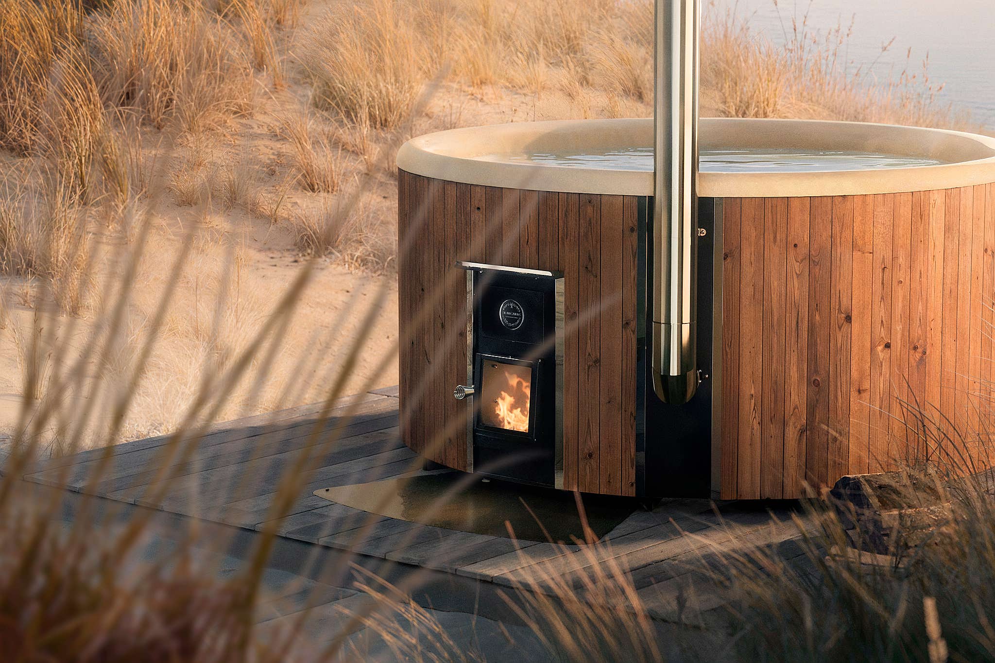 A Skargards Regal hot tub by the beach, surrounded by nature.