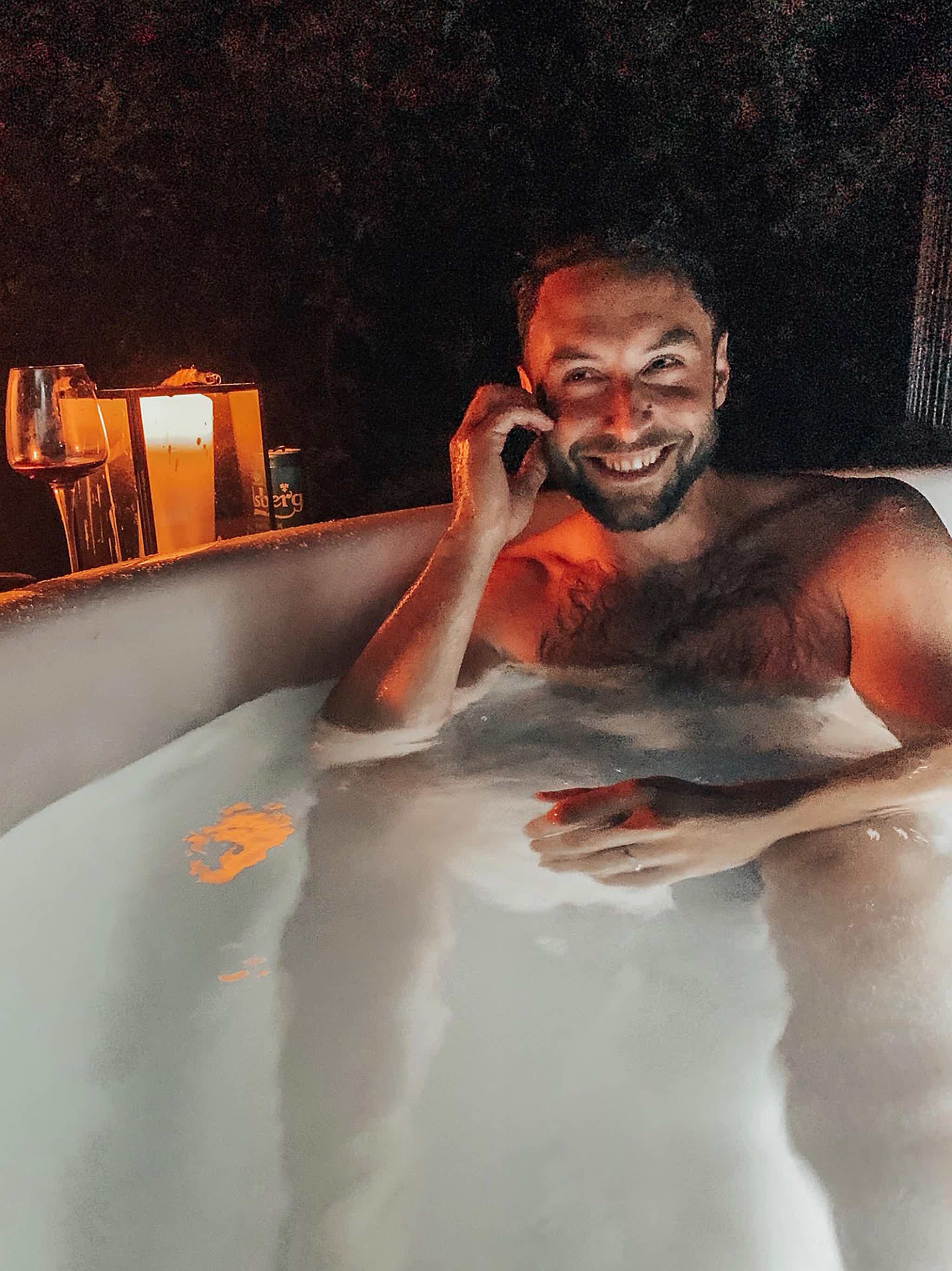 Måns Zelmerlöw relaxes in his Skargards Regal hot tub, smiling at his friend.