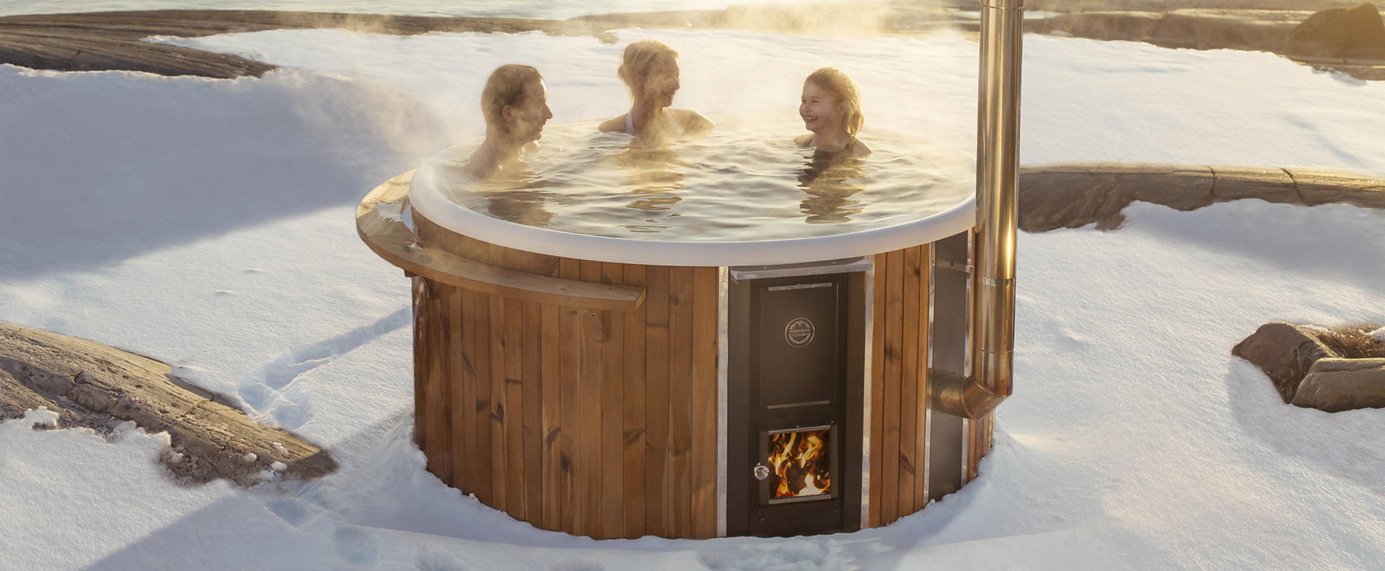 Ein winterliches Badeerlebnis Skargards Hot Tubs